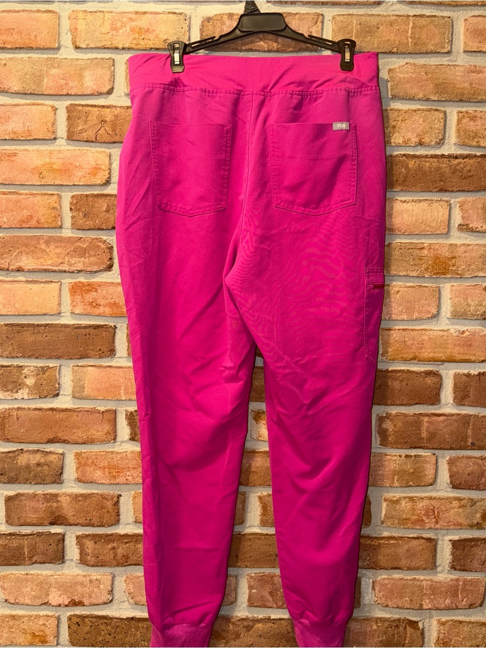 Limited Edition FIGS Raspberry Sorbet Zamora Joggers Size Large - Picture 4 of 7